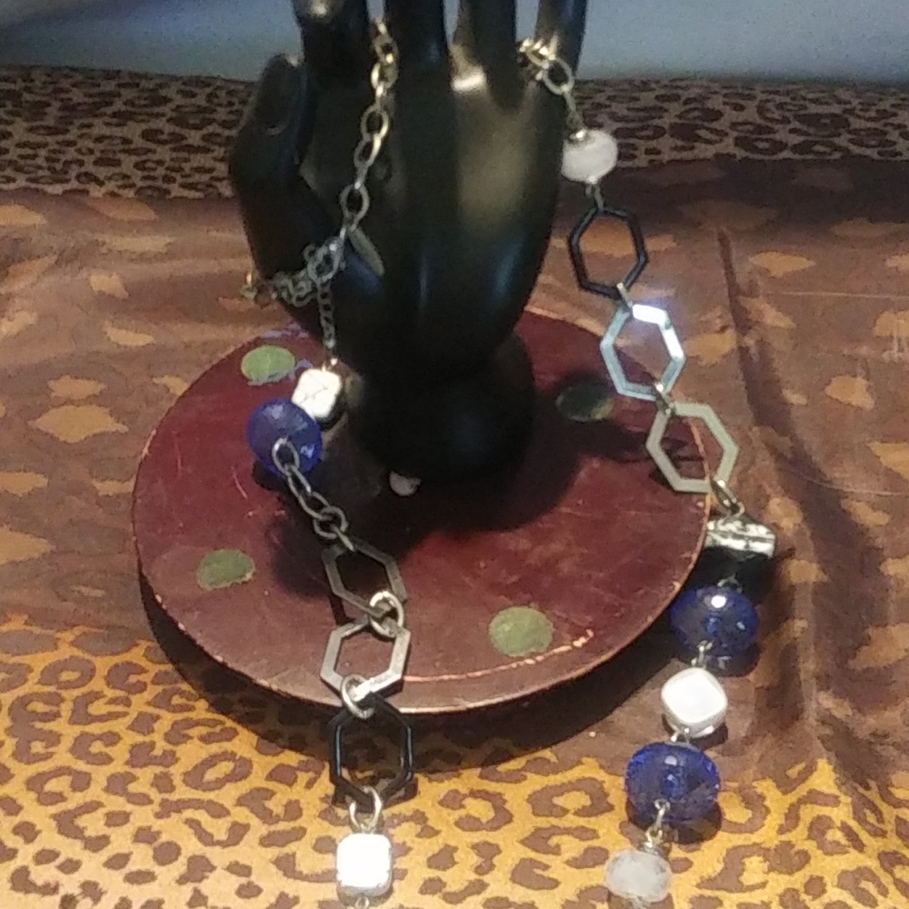 Ladies necklace Called N Y.